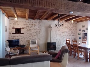 TV, fireplace