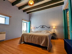 4 quartos, Wi-Fi de cortesia, roupa de cama