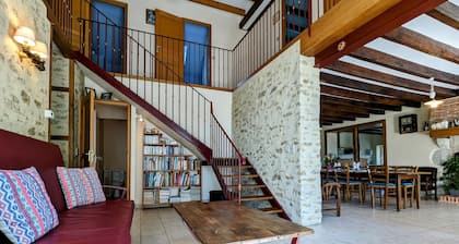 Charming Farmhouse in Berry: Garden, Bikes, Hiking & Historical Sights