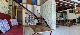 Charming Farmhouse in Berry: Garden, Bikes, Hiking & Historical Sights