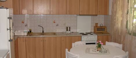 Fridge, coffee/tea maker, electric kettle, toaster