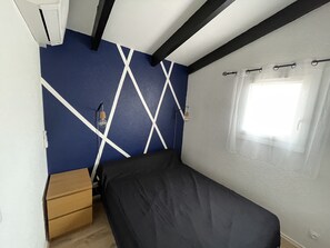 2 bedrooms, iron/ironing board, free WiFi