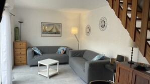 Televisie, boeken en een stereo