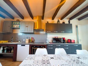 Kühlschrank, Mikrowelle, Geschirrspüler