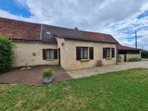 Exterior - Charming House with Garden, Near Eguzon Lake and Scenic Villages, Free Bikes Included (Communauté de communes Brenne - Val de C)