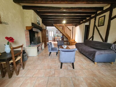 Charming House with Garden, Near Eguzon Lake and Scenic Villages, Free Bikes Included