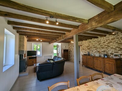 Family-Friendly Country Retreat with Garden, Near Leisure Base & Golf