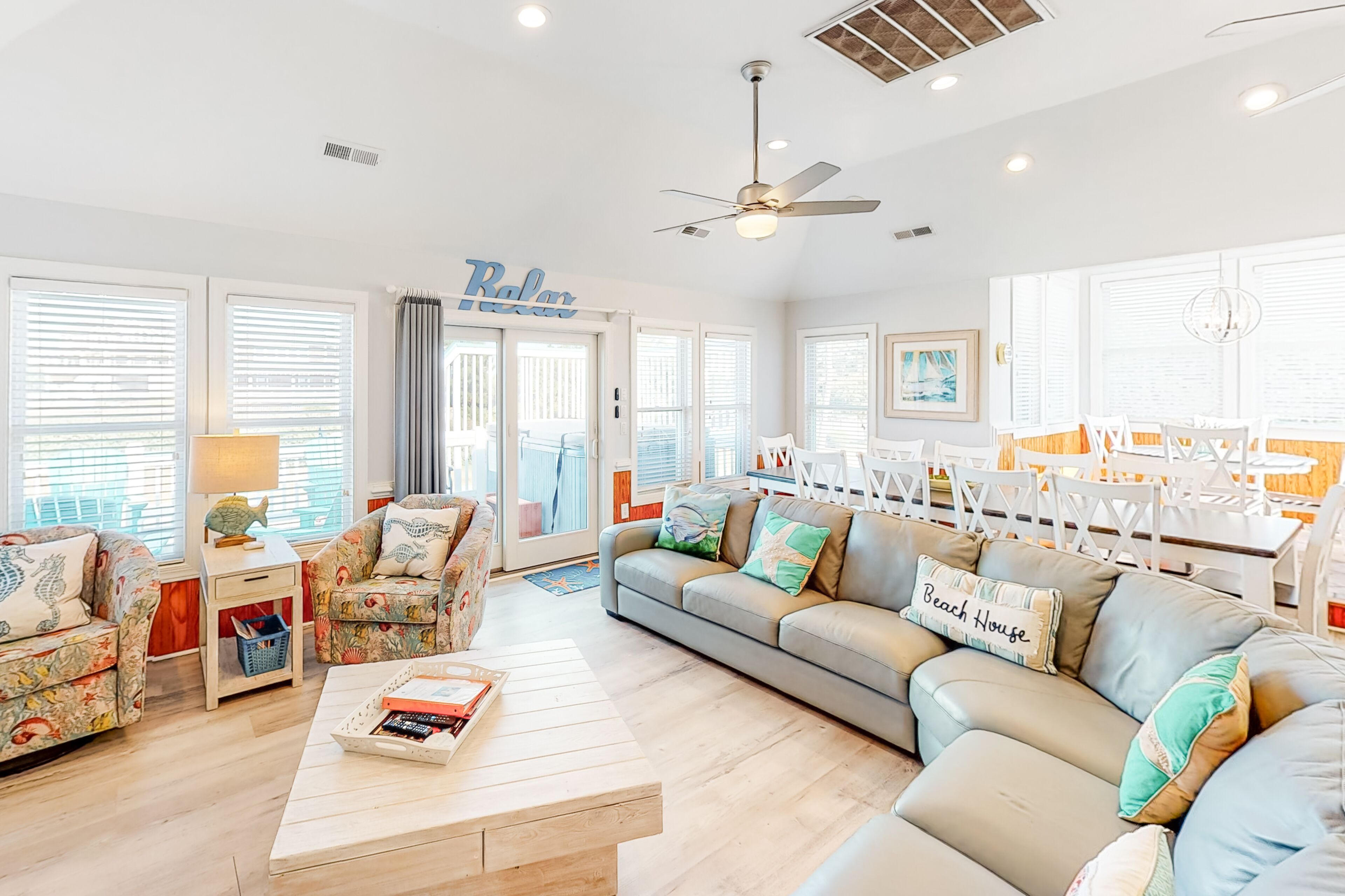 Soundside In Corolla w/ Private Pool, Hot Tub & Rec Room w/ Pool Table