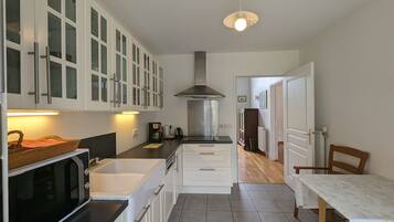 Frigorífic, microones i rentaplats