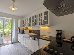 Réfrigérateur, four à micro-ondes, lave-vaisselle