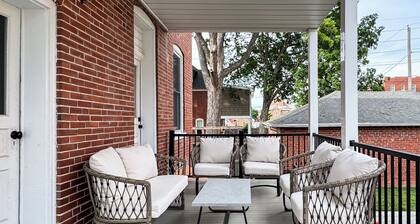 Cedar Haus - Downtown WashMo, Dog-Friendly, Wineries, Fenced Yard