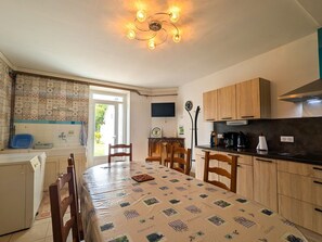 Réfrigérateur, micro-ondes, four, lave-vaisselle