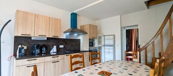 Charming 3-Bedroom House with Enclosed Garden, Near Vineyards, WiFi, and Parking