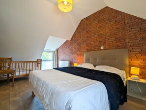 3 bedrooms, free WiFi, bed sheets