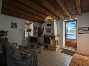 电视、壁炉、乒乓球