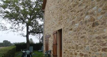 Charming House near Eguzon Lake - Peaceful Garden, Child Games, Private Parking