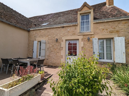 Charming 18th-Century Farmhouse with Garden near George Sand's House