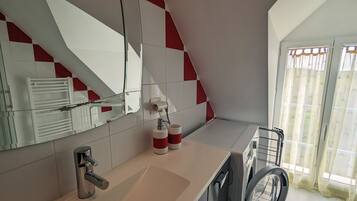 Fridge, microwave, dishwasher