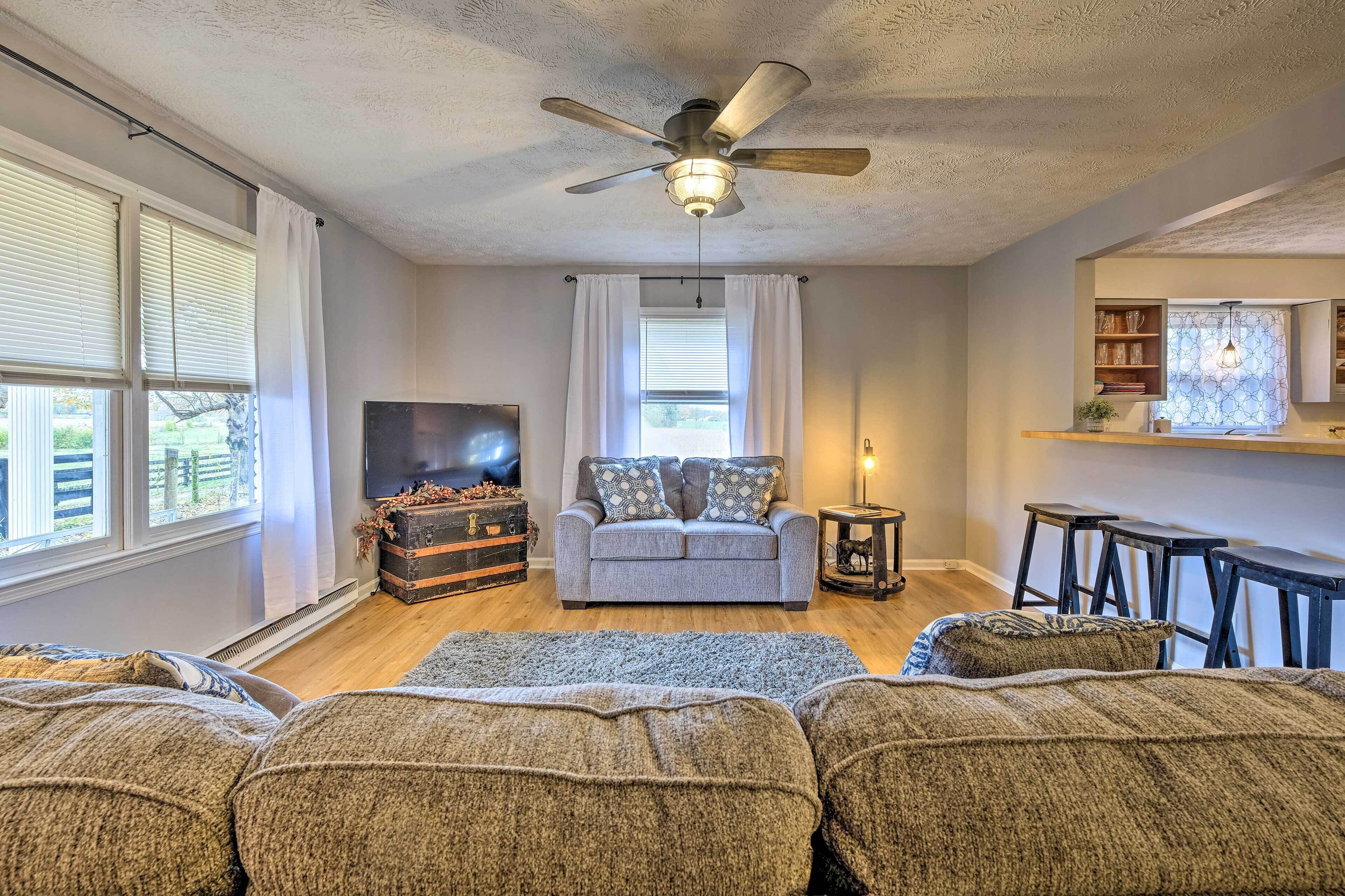 Charming Guesthouse Getaway on 10-Acre Farm!