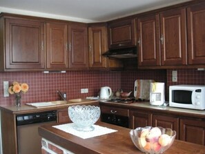 Réfrigérateur, micro-ondes, lave-vaisselle