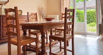 Charming Townhouse with Garden, Near Downtown Châteauroux