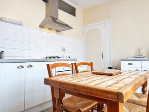 Fridge, microwave, dishwasher