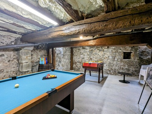 Maison de Bourg Rénovée avec Jardin et Salle de Jeux à Levroux