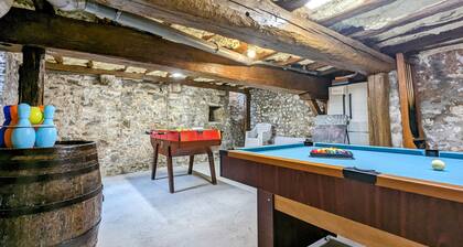 Maison de Bourg Rénovée avec Jardin et Salle de Jeux à Levroux