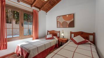 2 slaapkamers, een strijkplank/strijkijzer, gratis wifi, beddengoed