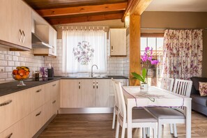 Fridge, microwave, oven, stovetop - Holiday Apartment “Casa Quintana - Apartamento Carla” with Sea View (Tijarafe)