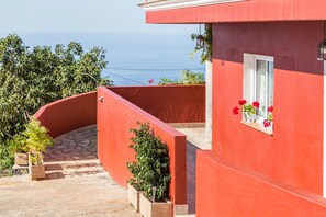 Property grounds - Holiday Apartment “Casa Quintana - Apartamento Carla” with Sea View (Tijarafe)
