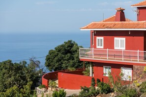Exterior - Holiday Apartment “Casa Quintana - Apartamento Ángela” with Sea View and Terrace (Tijarafe)