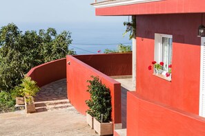 Property grounds - Holiday Apartment “Casa Quintana - Apartamento Ángela” with Sea View and Terrace (Tijarafe)
