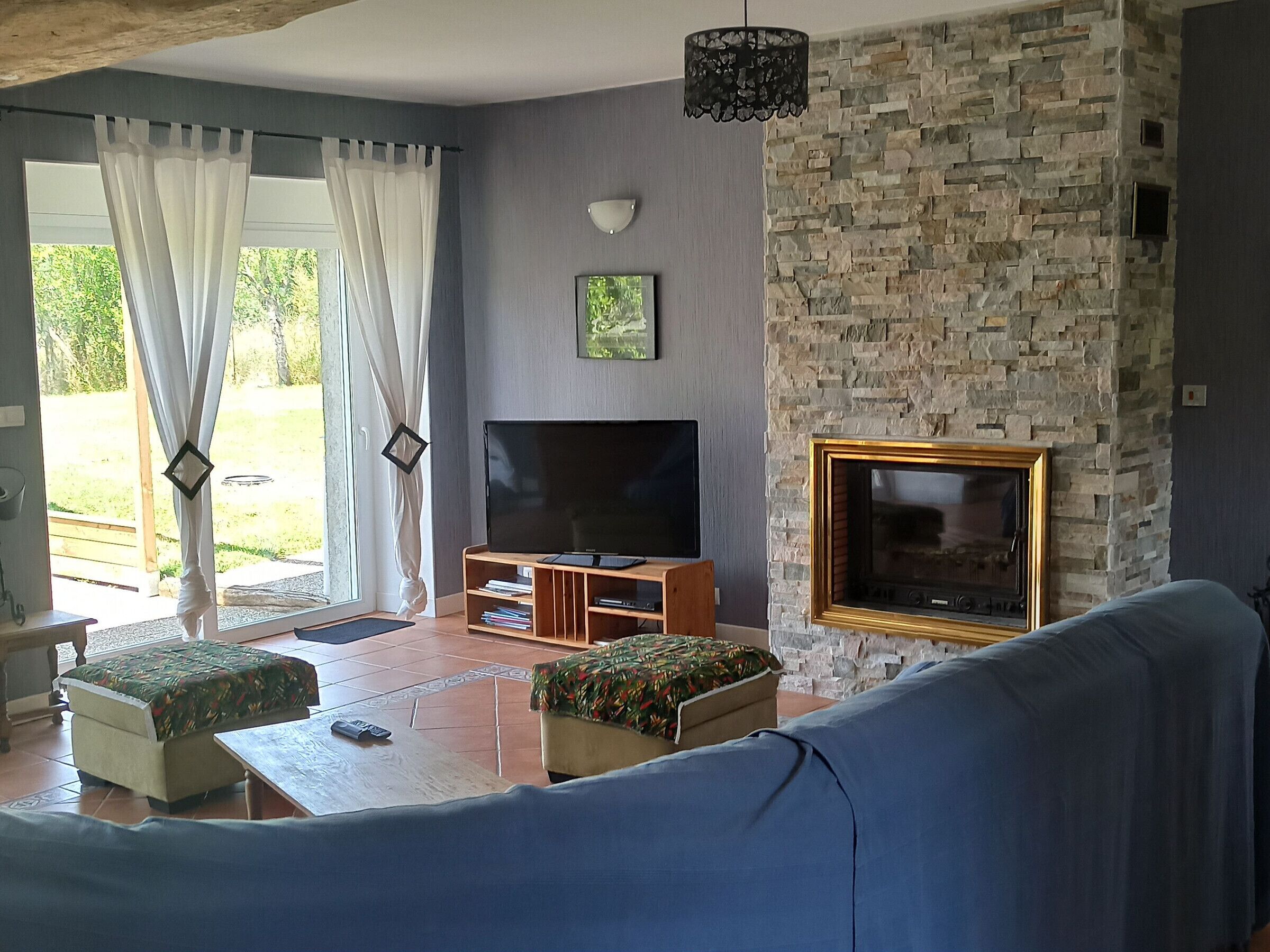 Télévision, cheminée