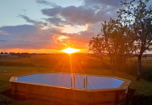 Charmante Longère avec Terrasse et Piscine Chauffée, proche châteaux et zoo, en pleine nature