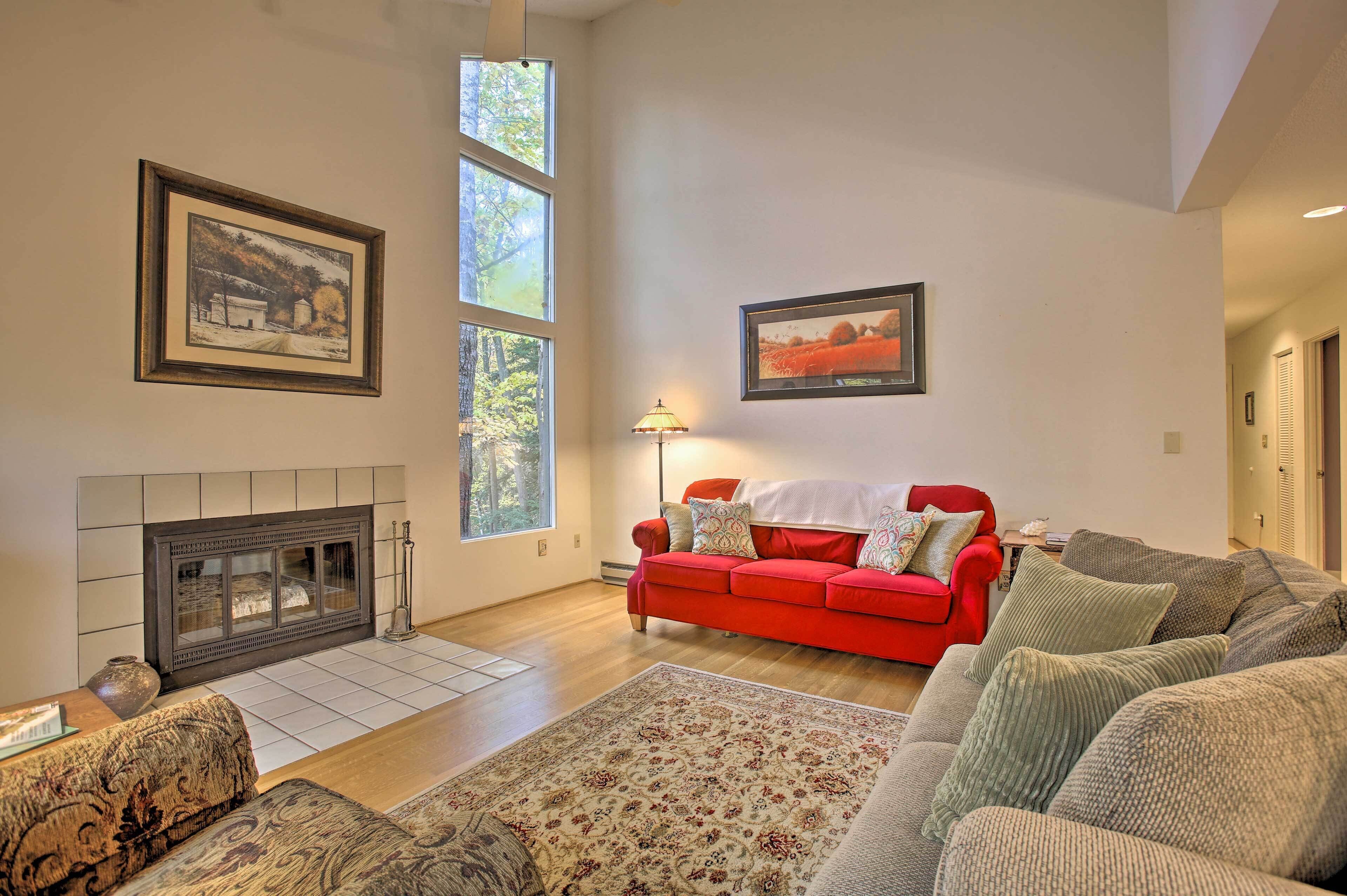 Inviting Resort Home w/ Grill & Beach Access!