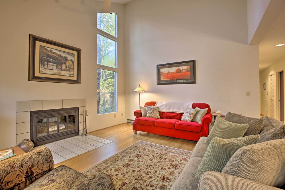 Inviting Resort Home w/ Grill & Beach Access!
