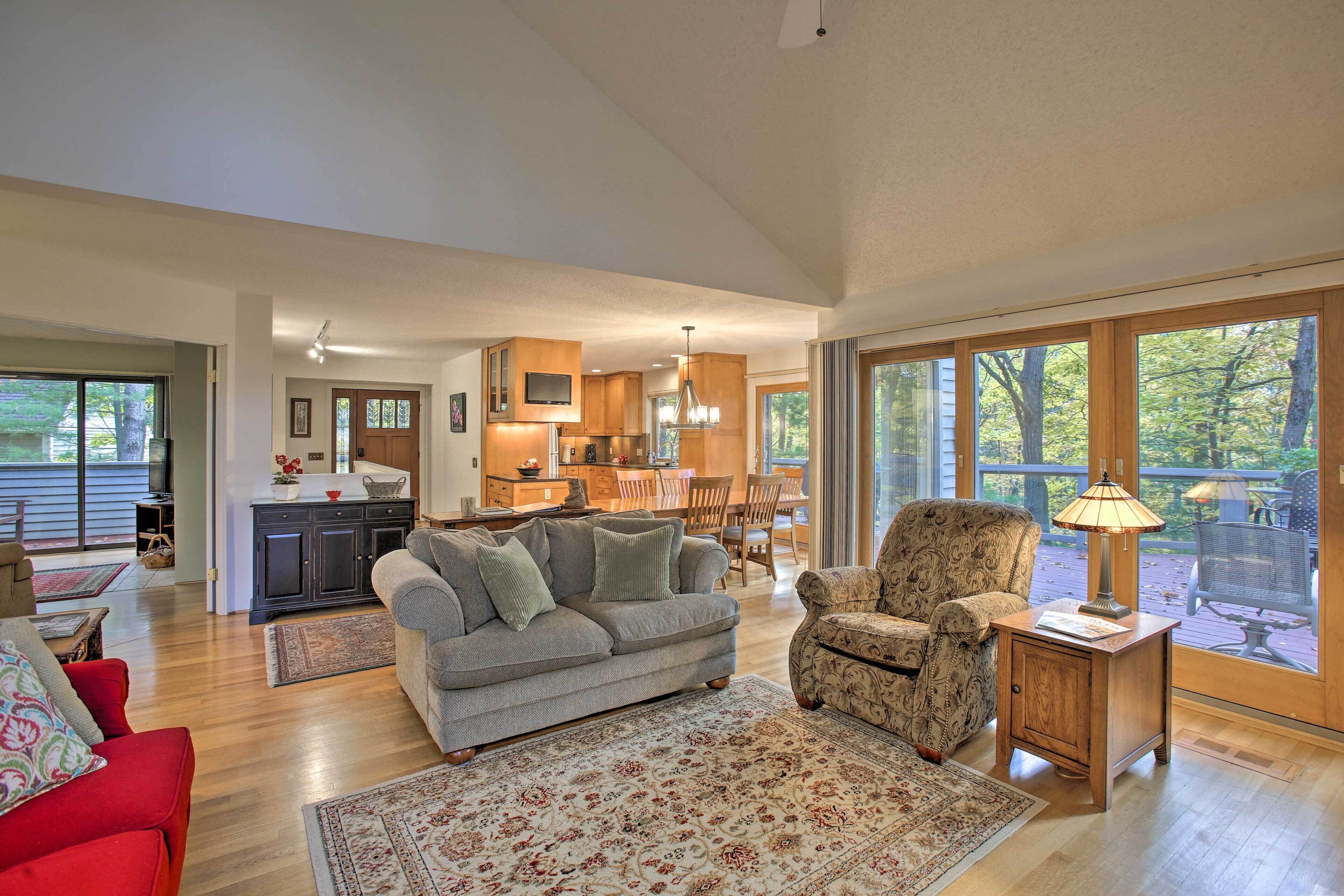 Inviting Resort Home w/ Grill & Beach Access!