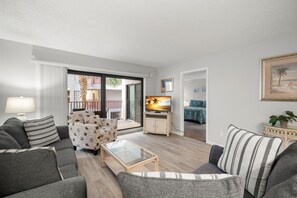 TV - Sandy Shores 107 Side Unit on the Beach (Madeira)