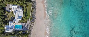 Exterior - Coral Sea Oasis with private beach and infinity Pool (Hamilton)