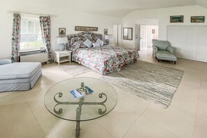 5 bedrooms, iron/ironing board, travel crib, WiFi - Coral Sea Oasis with private beach and infinity Pool (Hamilton)