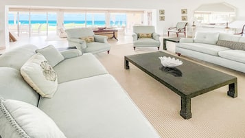 Smart-tv en een open haard