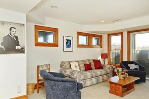 TV, fireplace, DVD player, stereo