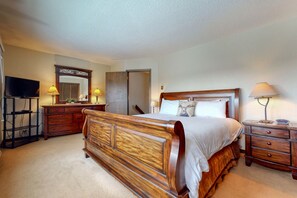 2 bedrooms, iron/ironing board, Internet, bed sheets