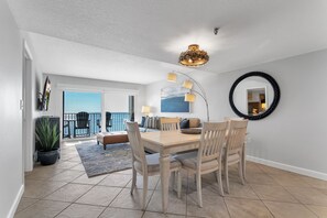Dining - Beach Place 410 Platinum 3 BR Gulf Front (Madeira)