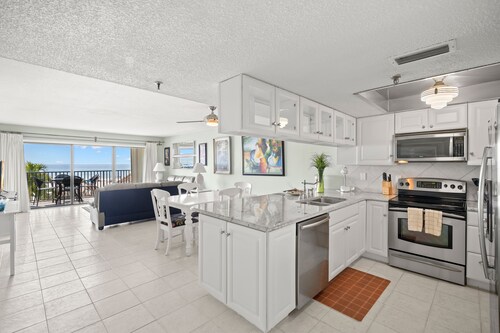 Get Away In This Well-Appointed Gulf Front Condo
