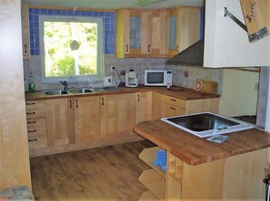 Stovetop, coffee/tea maker, electric kettle, high chair