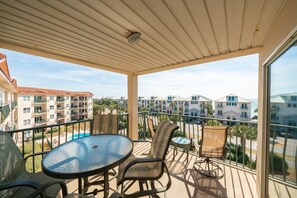 Outdoor dining - "Destin Nation By You" Miramar Beach, Gulf Views, Pool, Deeded Beach Access (Miramar Beach)