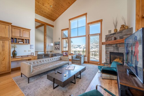 Apres Lodge South | Near Steamboat Resort | Private Deck | Hot Tub
