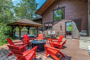 Outdoor dining - Apres Lodge South | Near Steamboat Resort | Private Deck | Hot Tub (Steamboat Springs)